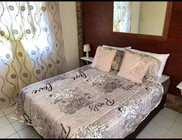 10 BEDROOM GUEST HOUSE FOR SALE IN MOOILANDE
